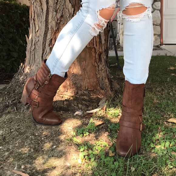 Brown distress vegan leather chunky heel boots✨ - Picture 3 of 9